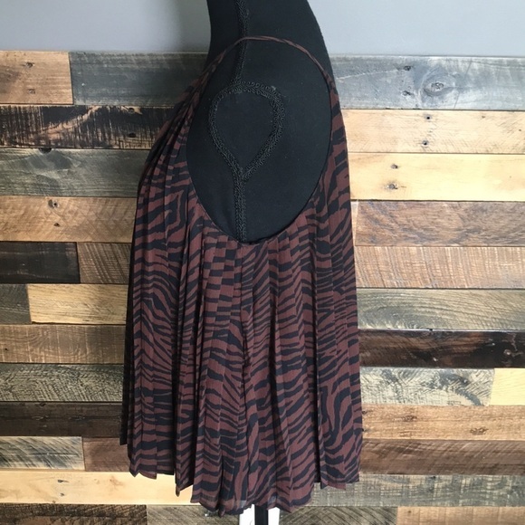 BNWOT Express Women's Animal Print Flowy Top, M, Maroon-Brown & Black - Picture 5 of 8